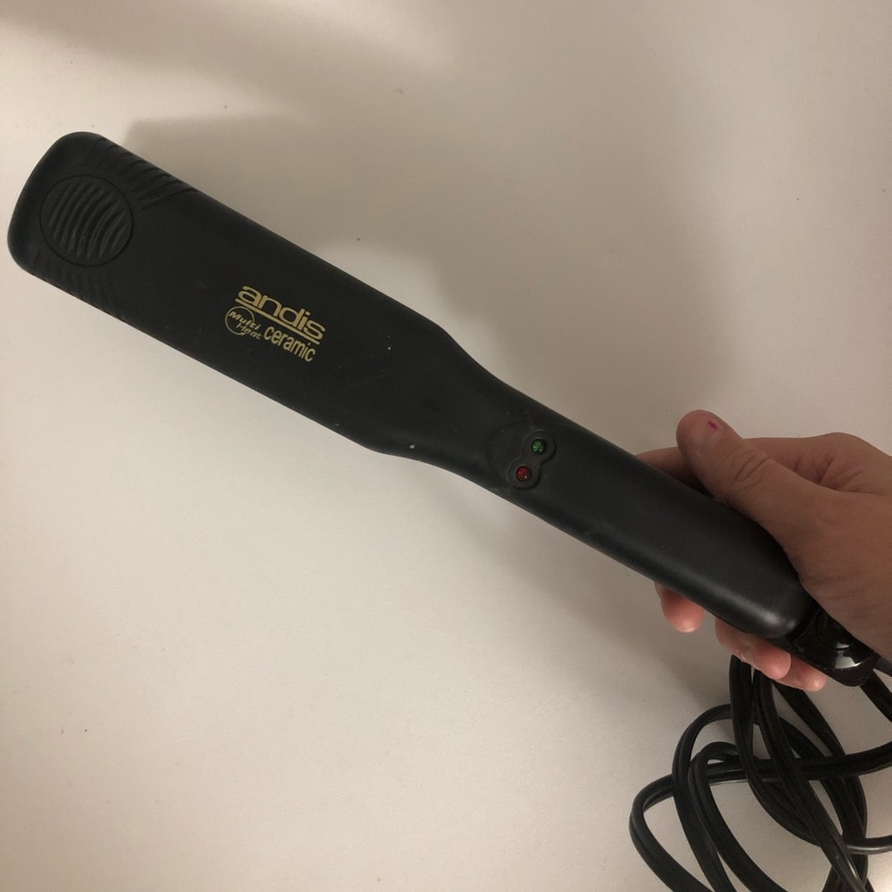 Andis ceramic hair straightener